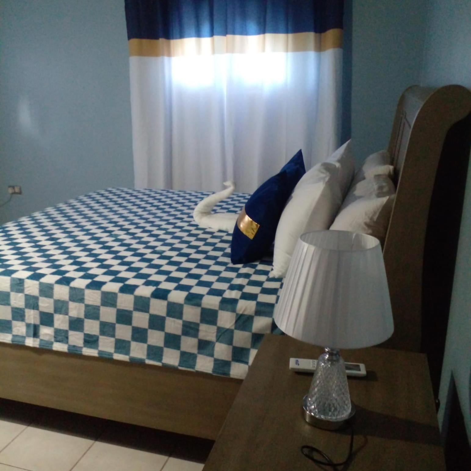 Czar'S Citadel-2 Bedroom Apt 23E At Columbus Heights Очо Риос Екстериор снимка